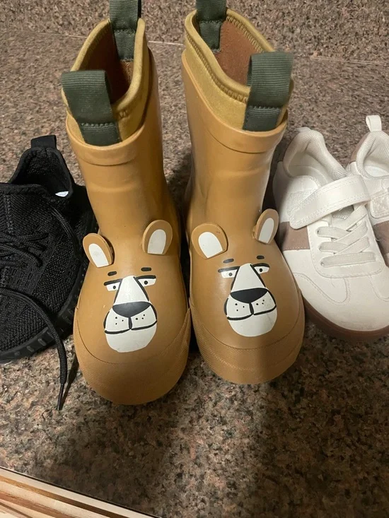 Lot of H&M toddler shoes and toddler rainboot - Picture 3 of 9